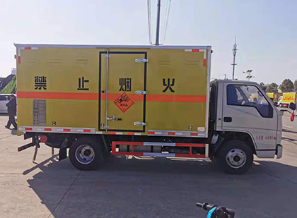 乌当爆破器材运输车技术升级与安全合规新趋势